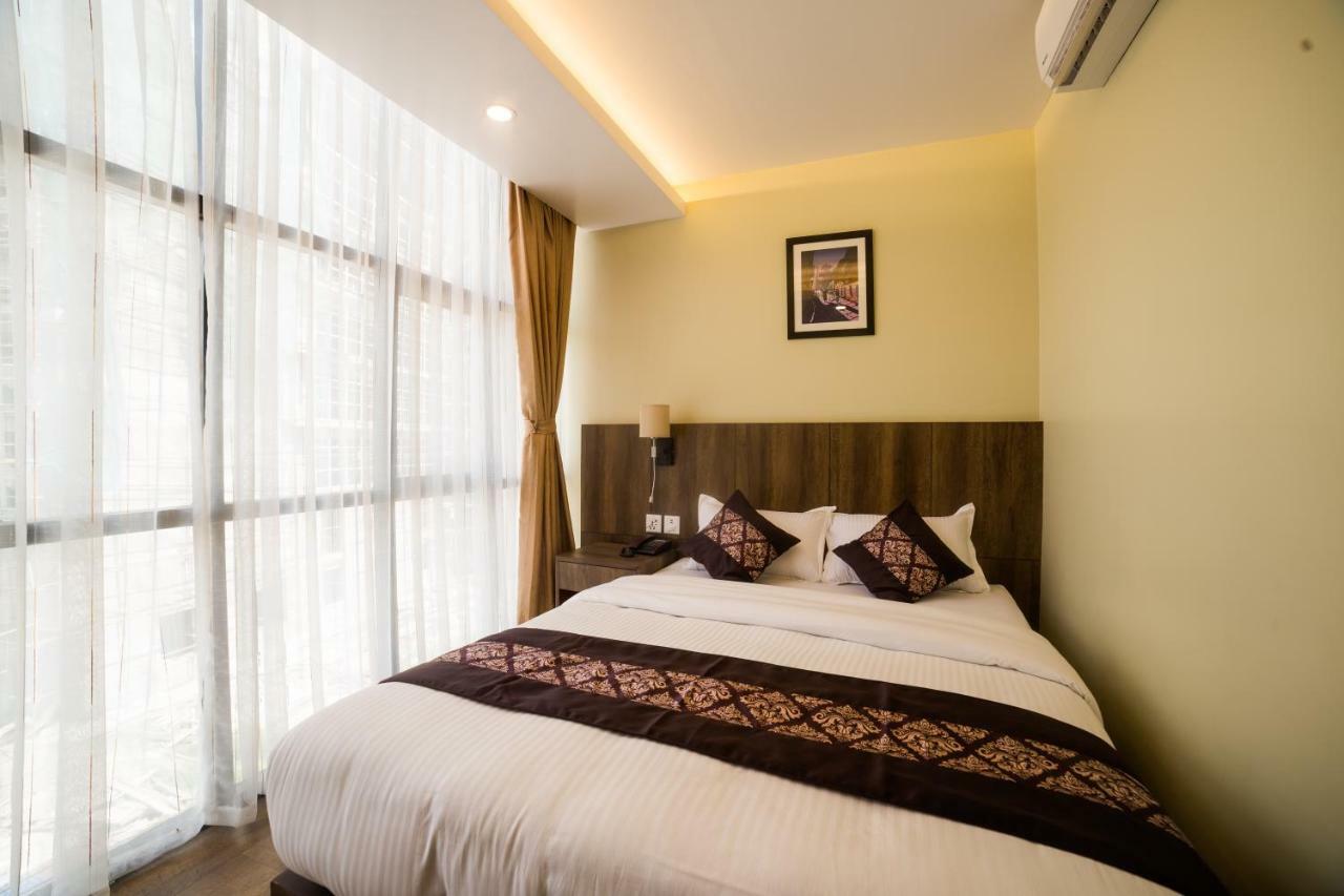 Ganapati Airport Hotel Kathmandu Exteriör bild